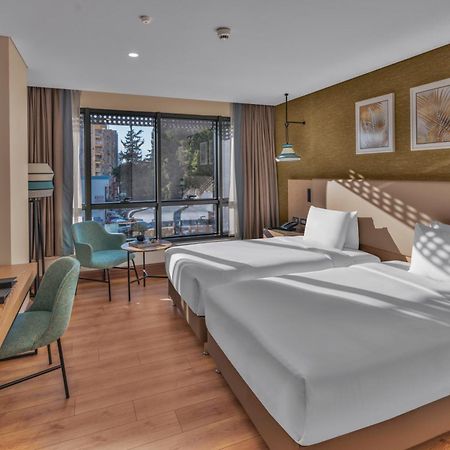 Doubletree By Hilton Antalya City Centre Ngoại thất bức ảnh A room at the hotel