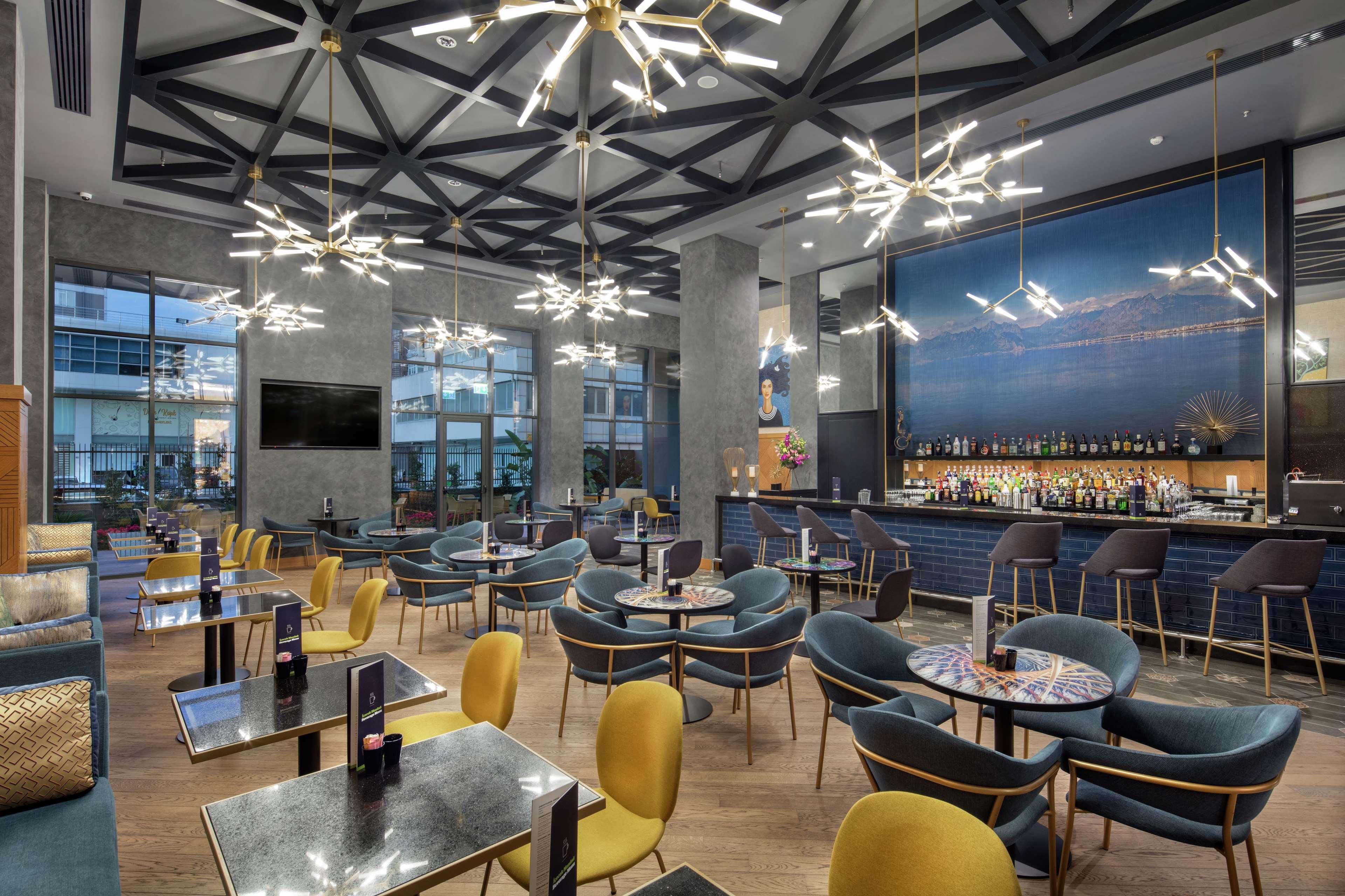Doubletree By Hilton Antalya City Centre Ngoại thất bức ảnh The lounge at the airport