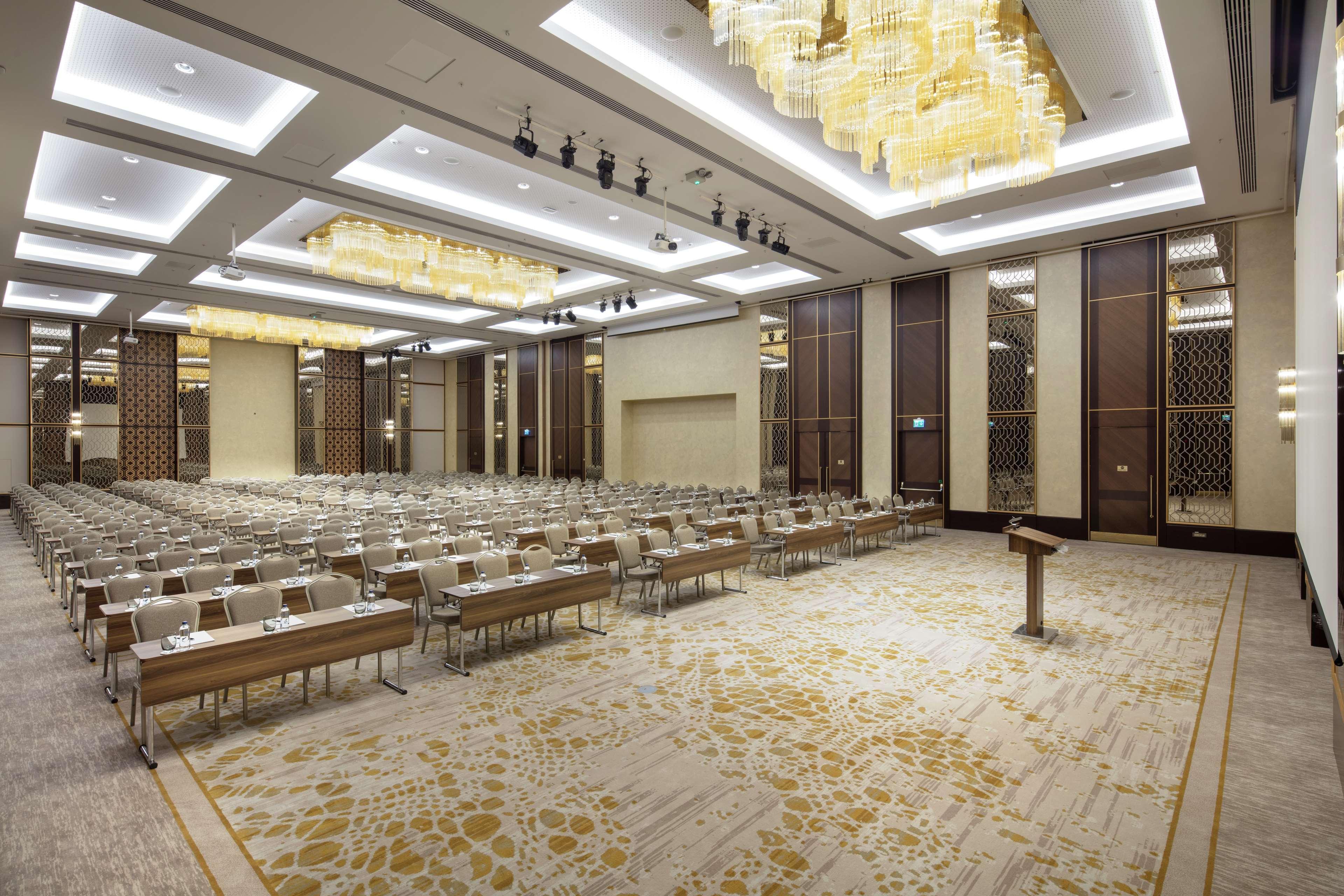 Doubletree By Hilton Antalya City Centre Ngoại thất bức ảnh The Grand Ballroom