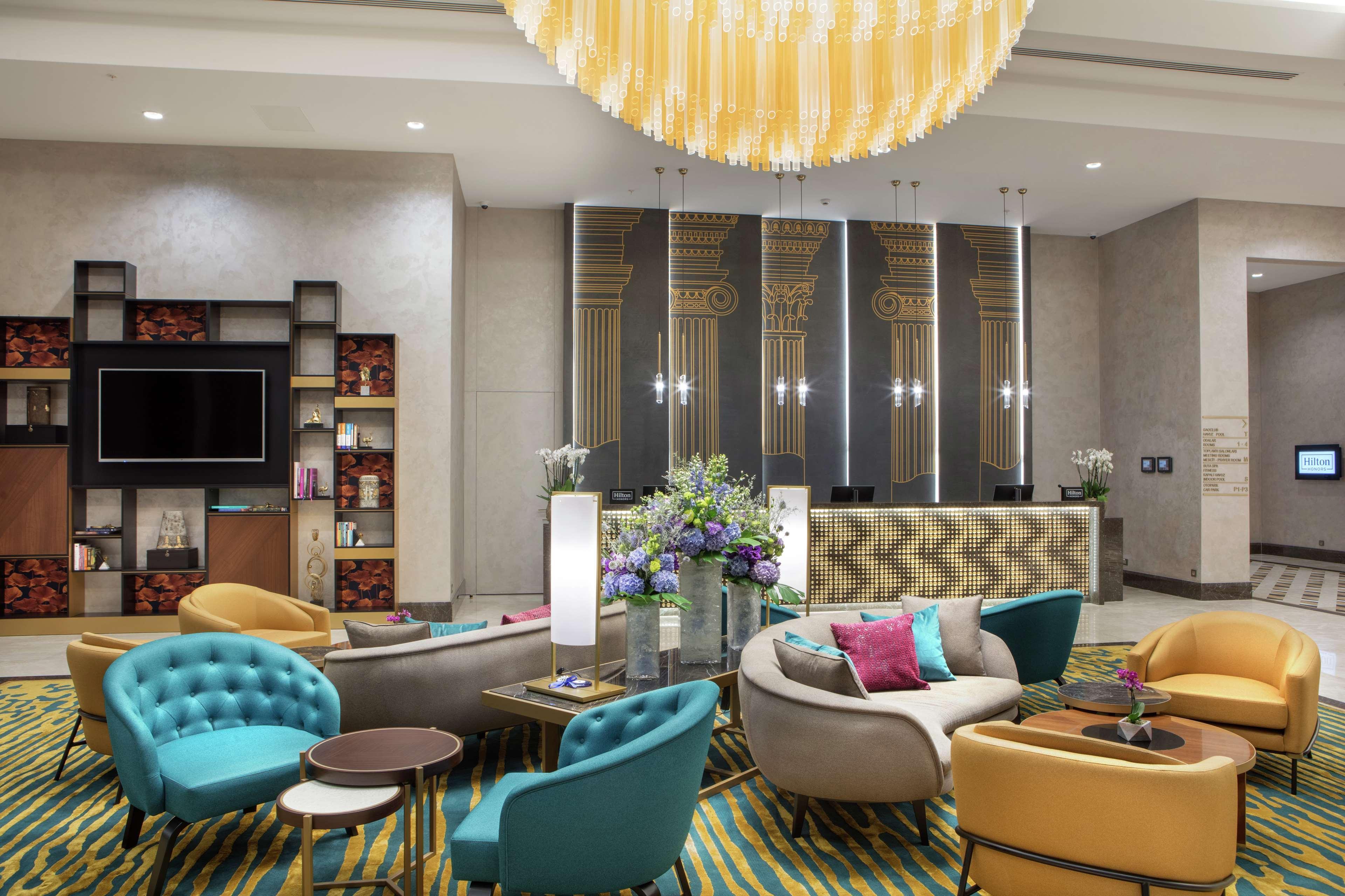 Doubletree By Hilton Antalya City Centre Ngoại thất bức ảnh Lobby