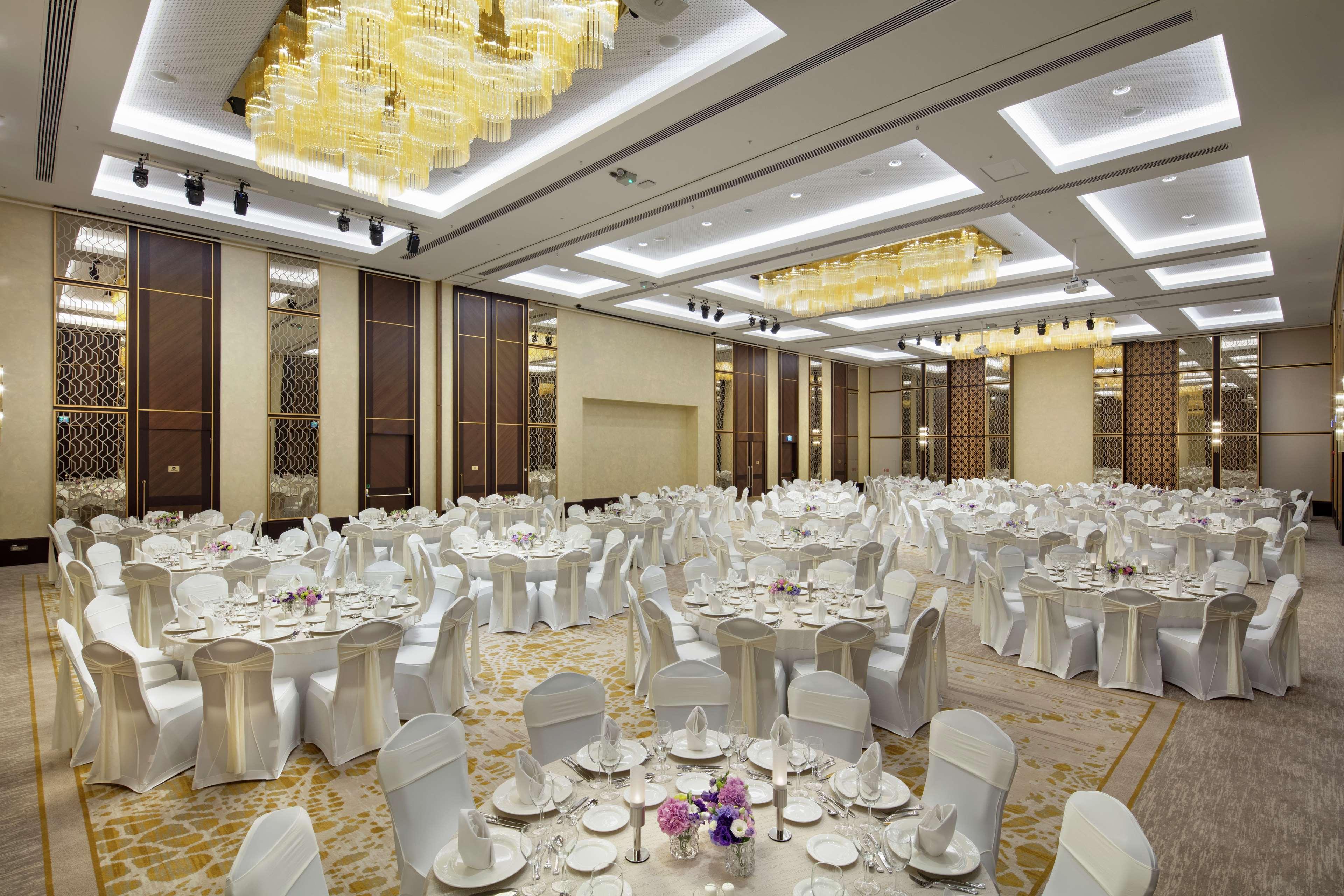 Doubletree By Hilton Antalya City Centre Ngoại thất bức ảnh The Grand Ballroom