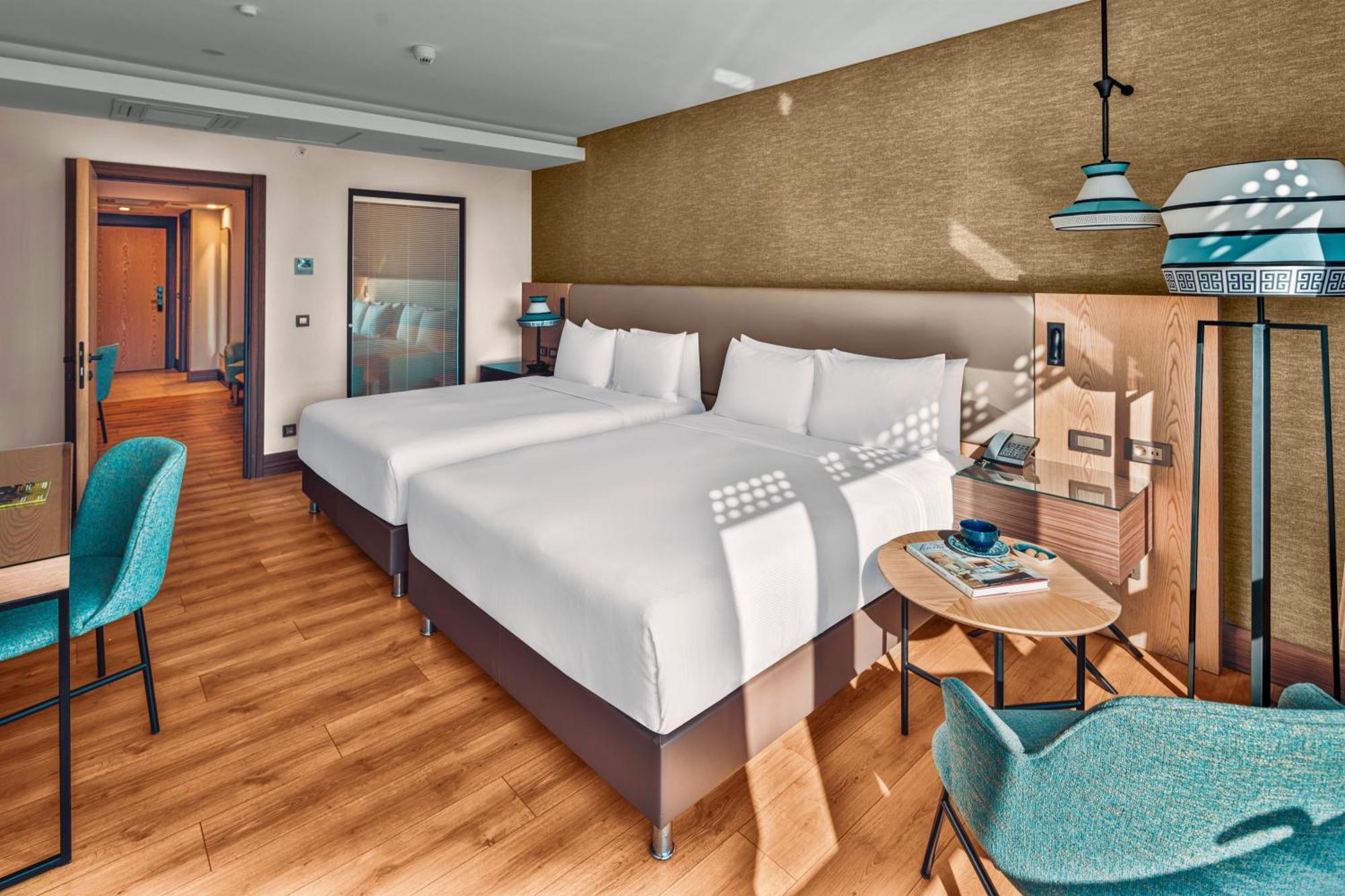 Doubletree By Hilton Antalya City Centre Ngoại thất bức ảnh A room at the hotel