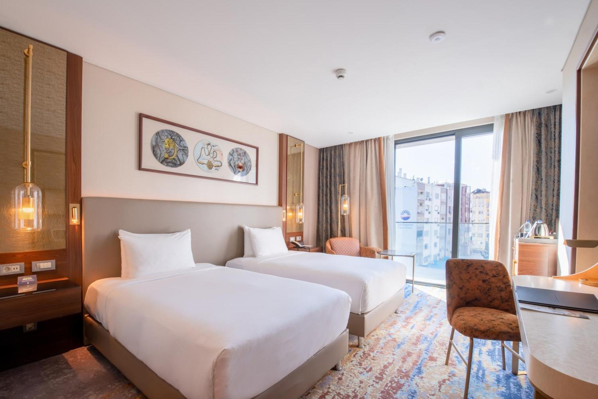 Doubletree By Hilton Antalya City Centre Ngoại thất bức ảnh Deluxe room