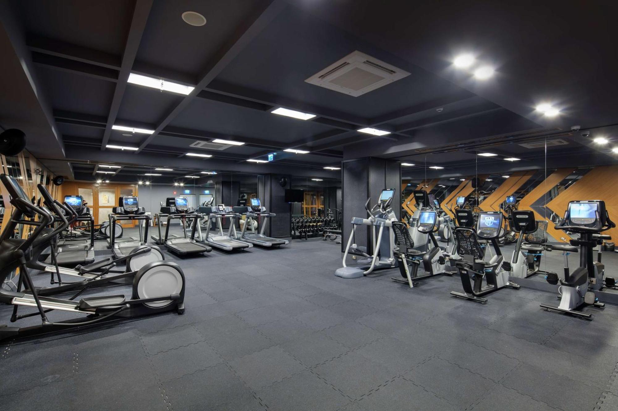 Doubletree By Hilton Antalya City Centre Ngoại thất bức ảnh The gym at the hotel